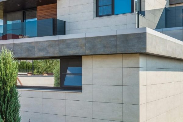 This guide explains why the US luxury real estate market is a top choice for global investors in 2026, breaking down demand drivers, best markets, and the pract...