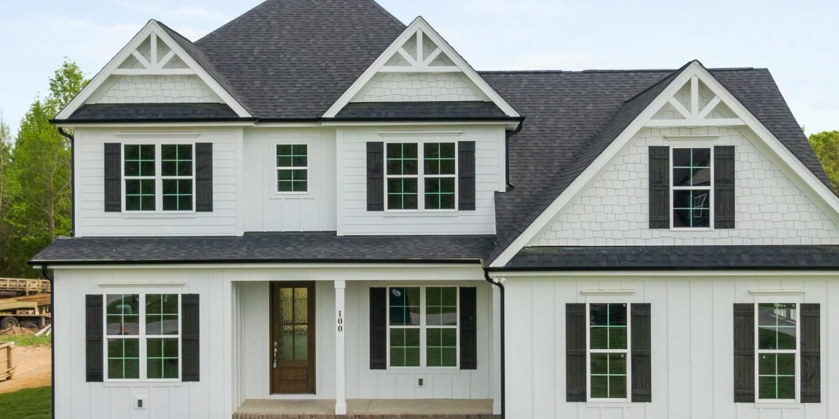 This article explains why North Carolina is drawing wealthy global buyers in 2026 and how to find luxury houses for sale there. It reviews market data showing a...