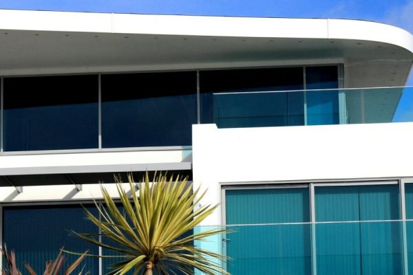 This guide helps affluent buyers and investors find, evaluate, and buy modern luxury homes — with a strong focus on Dubai in 2026. It explains why Dubai remains...