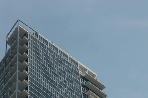 This article explains why U.S. luxury real estate remains a top choice for global investors in 2026 and walks international buyers through the full purchase jou...