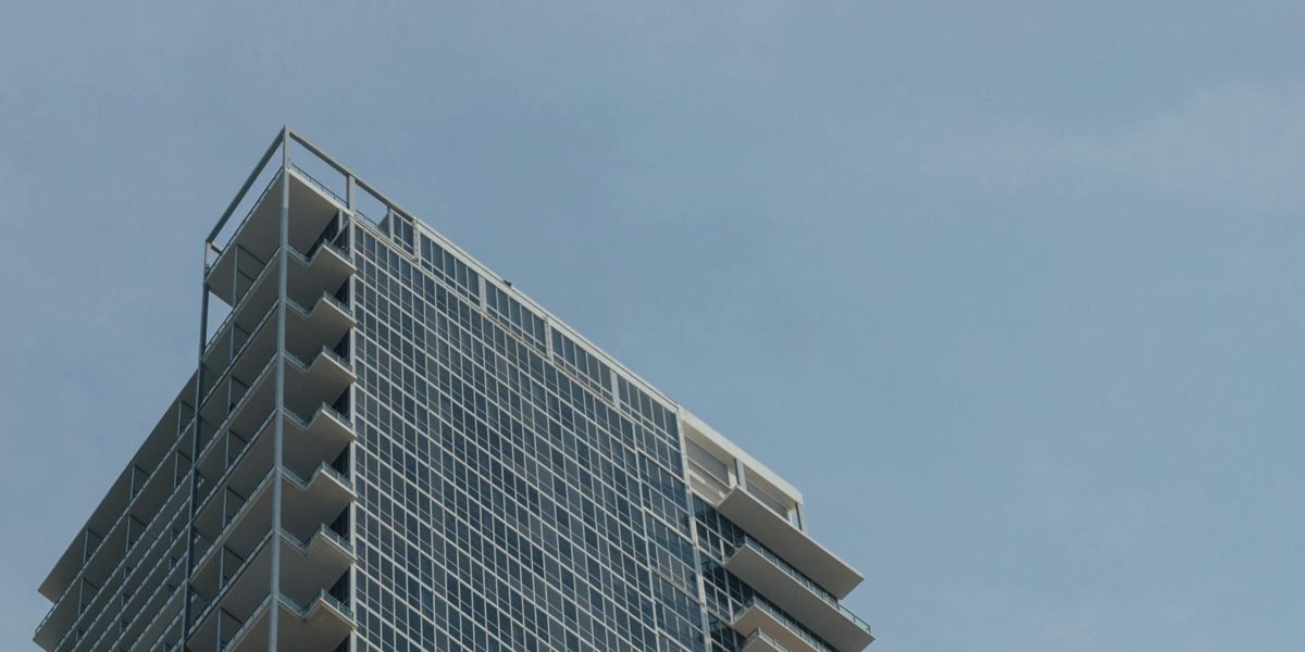 This article explains why U.S. luxury real estate remains a top choice for global investors in 2026 and walks international buyers through the full purchase jou...