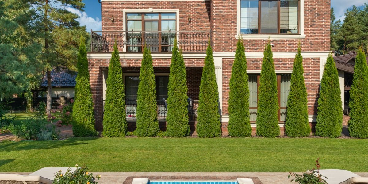 An example of a modern, world-class luxury home, reflecting the turnkey expectations of high-net-worth buyers in Beverly Hills.