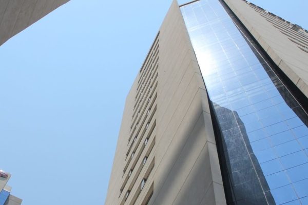 This article profiles Paradise Real Estate International (PREI) and explains how the firm helps ultra-high-net-worth buyers navigate Dubai's record-setting luxu...