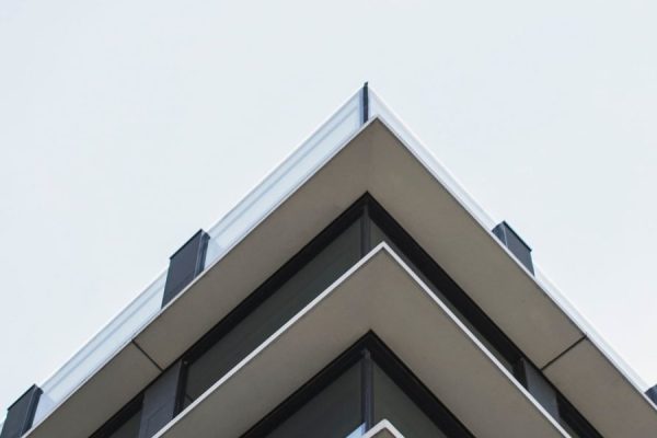 This article explains why mid-century modern luxury homes—built mostly between the 1940s and 1960s—are prized by sophisticated buyers and global investors in 20...