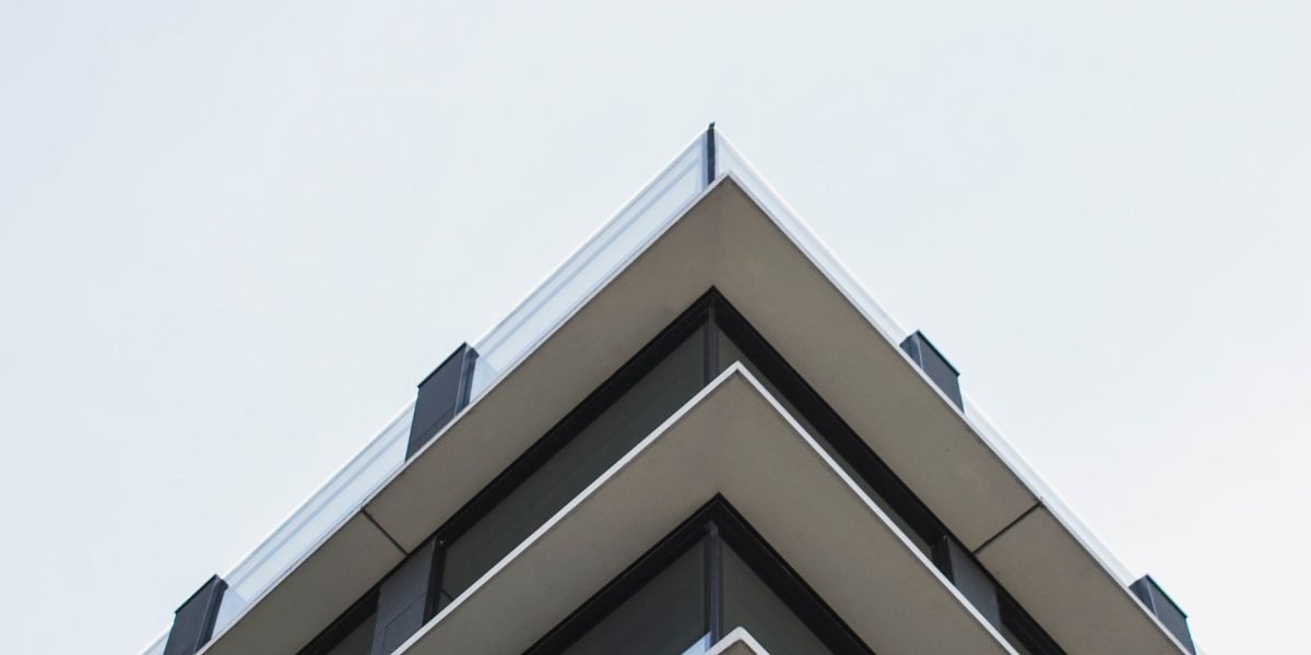This article explains why mid-century modern luxury homes—built mostly between the 1940s and 1960s—are prized by sophisticated buyers and global investors in 20...