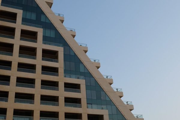 This article explains why Dubai's most exclusive neighbourhoods matter to global investors and what high‑net‑worth buyers need to know to buy, hold and sell lux...