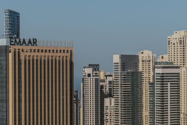 This article explains how global brokerages such as Colliers International serve high‑net‑worth buyers in Dubai and across the UAE's booming 2026 luxury market....