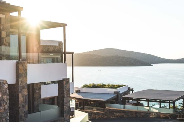 This article explains why wealthy investors in Dubai should consider buying luxury homes in the Hamptons in 2026, outlining the market strength, rising prices,...